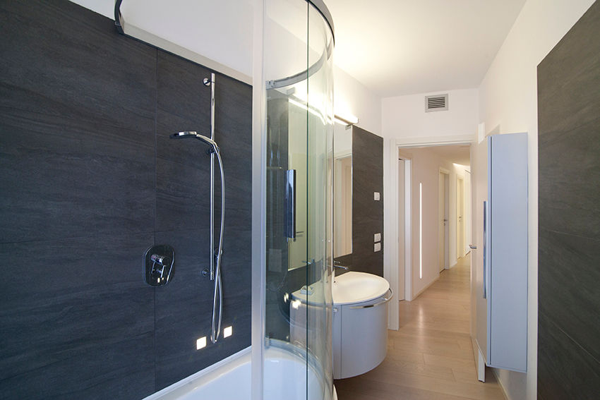 Attico Villa Lieta, RWA_Architetti RWA_Architetti Minimalist style bathroom