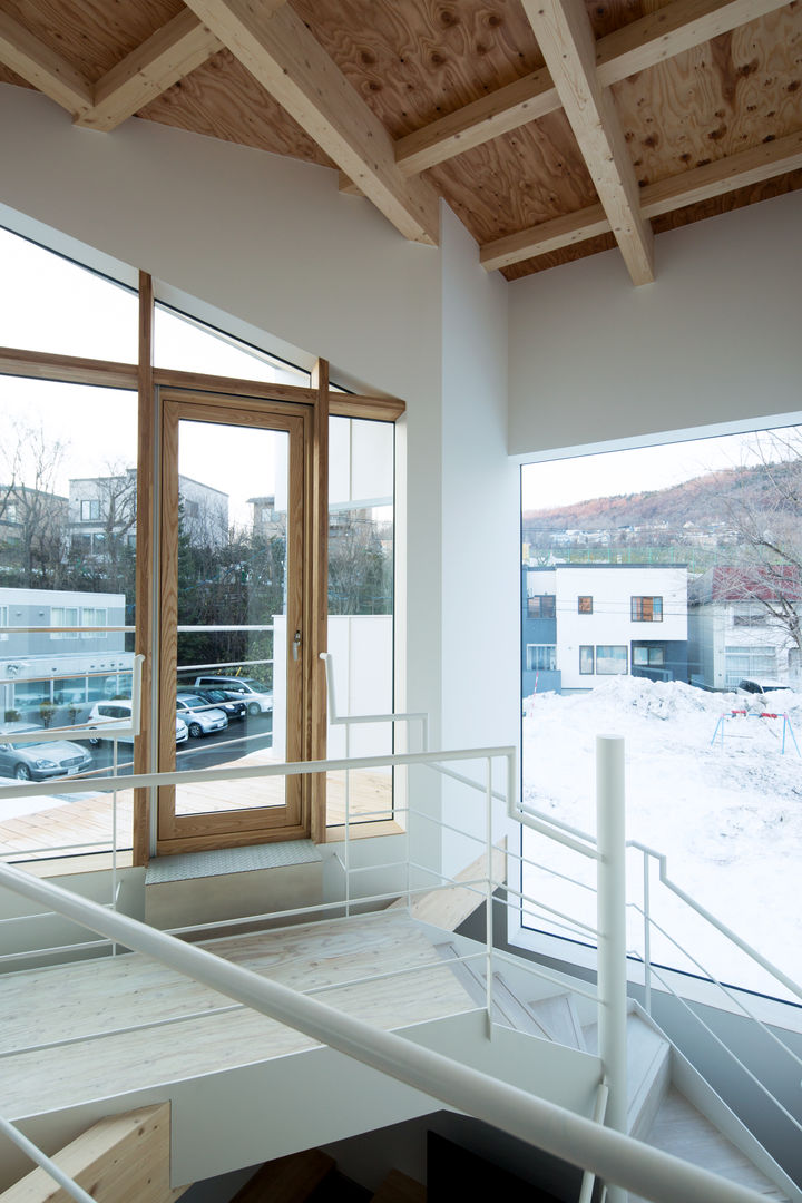 白箱の家（White BOX House）, 一級建築士事務所 Atelier Casa 一級建築士事務所 Atelier Casa Ingresso, Corridoio & Scale in stile minimalista