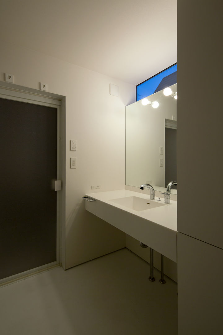 白箱の家（White BOX House）, 一級建築士事務所 Atelier Casa 一級建築士事務所 Atelier Casa Minimalist bathroom