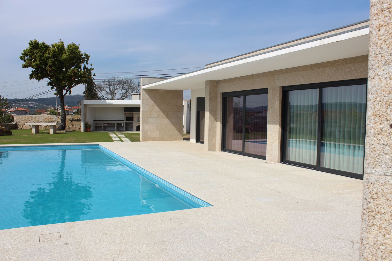 House for a special boy, BOUÇA - Arquitectura e Engenharia BOUÇA - Arquitectura e Engenharia Modern houses