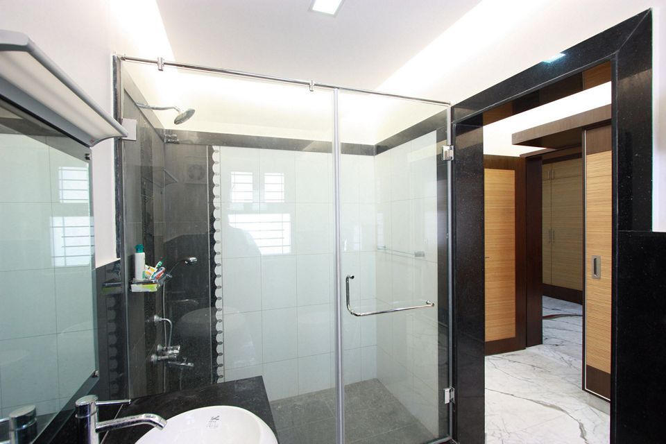 Shower Ansari Architects Modern bathroom