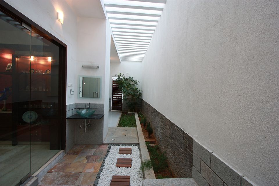 Courtyard Ansari Architects Modern style gardens
