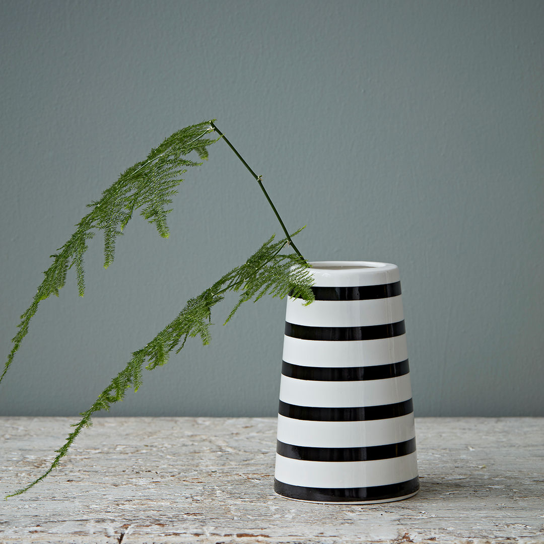 Black and White Stripe Vase by House Doctor rigby & mac 에클레틱 주택 세라믹 Accessories & decoration