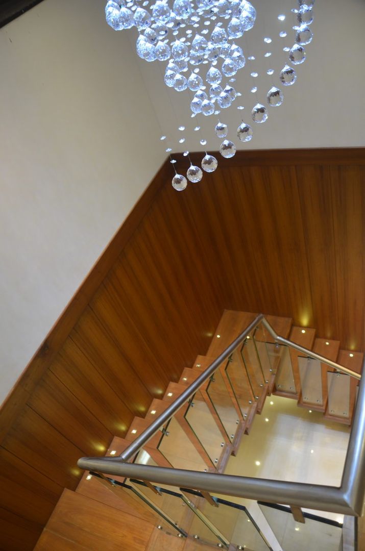 Mahalakshmi, TRINITY DESIGN STUDIO TRINITY DESIGN STUDIO Modern corridor, hallway & stairs