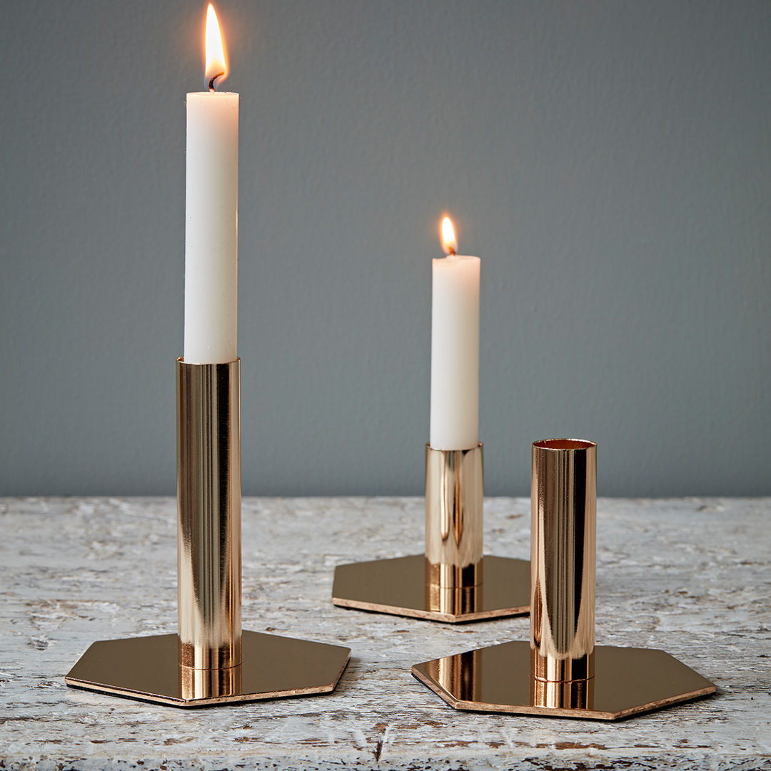 Set of Three Gold Hexagon Candlesticks by Hubsch rigby & mac Casas ecléticas Metal Acessórios e Decoração