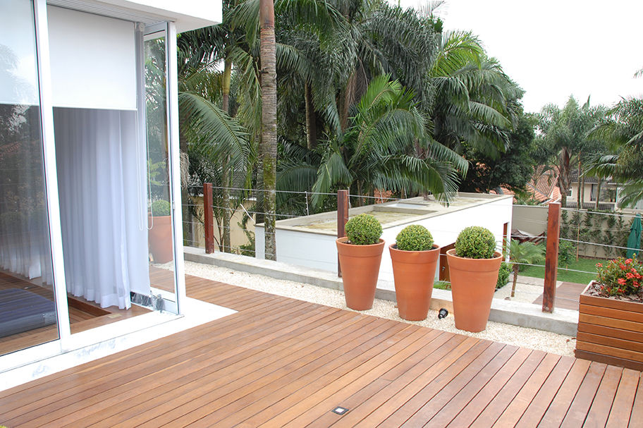 Páteo Externo - Terraço do Casal MONICA SPADA DURANTE ARQUITETURA Varandas, marquises e terraços modernos