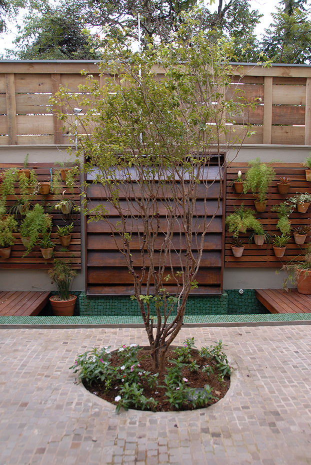 Praça Italiana MONICA SPADA DURANTE ARQUITETURA Jardins modernos