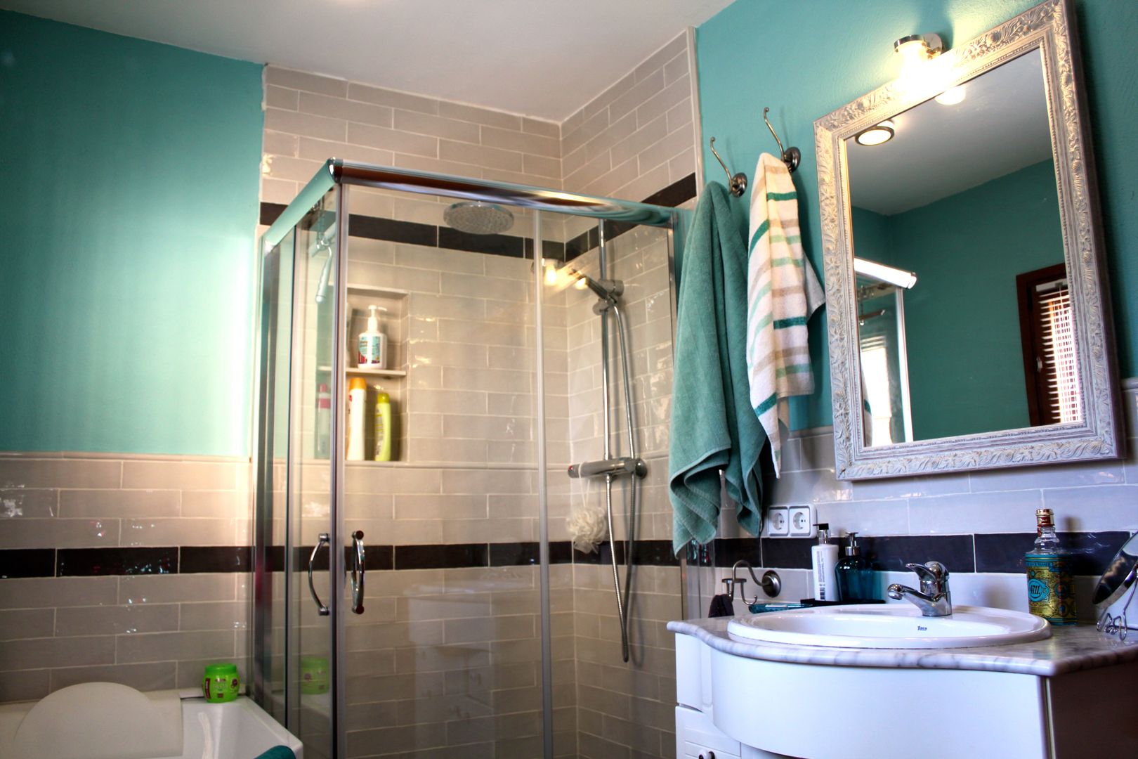 homify Classic style bathrooms