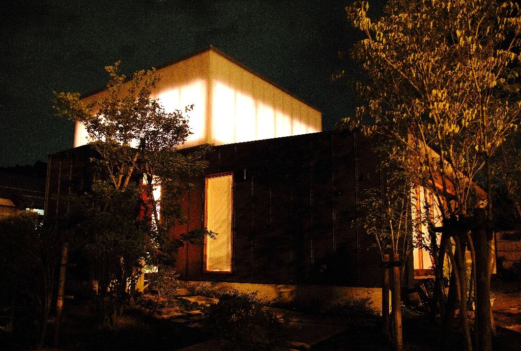 白鷹の家／SNOW LIGHT HOUSE, アーキテクチュアランドスケープ一級建築士事務所 アーキテクチュアランドスケープ一級建築士事務所 Casas modernas