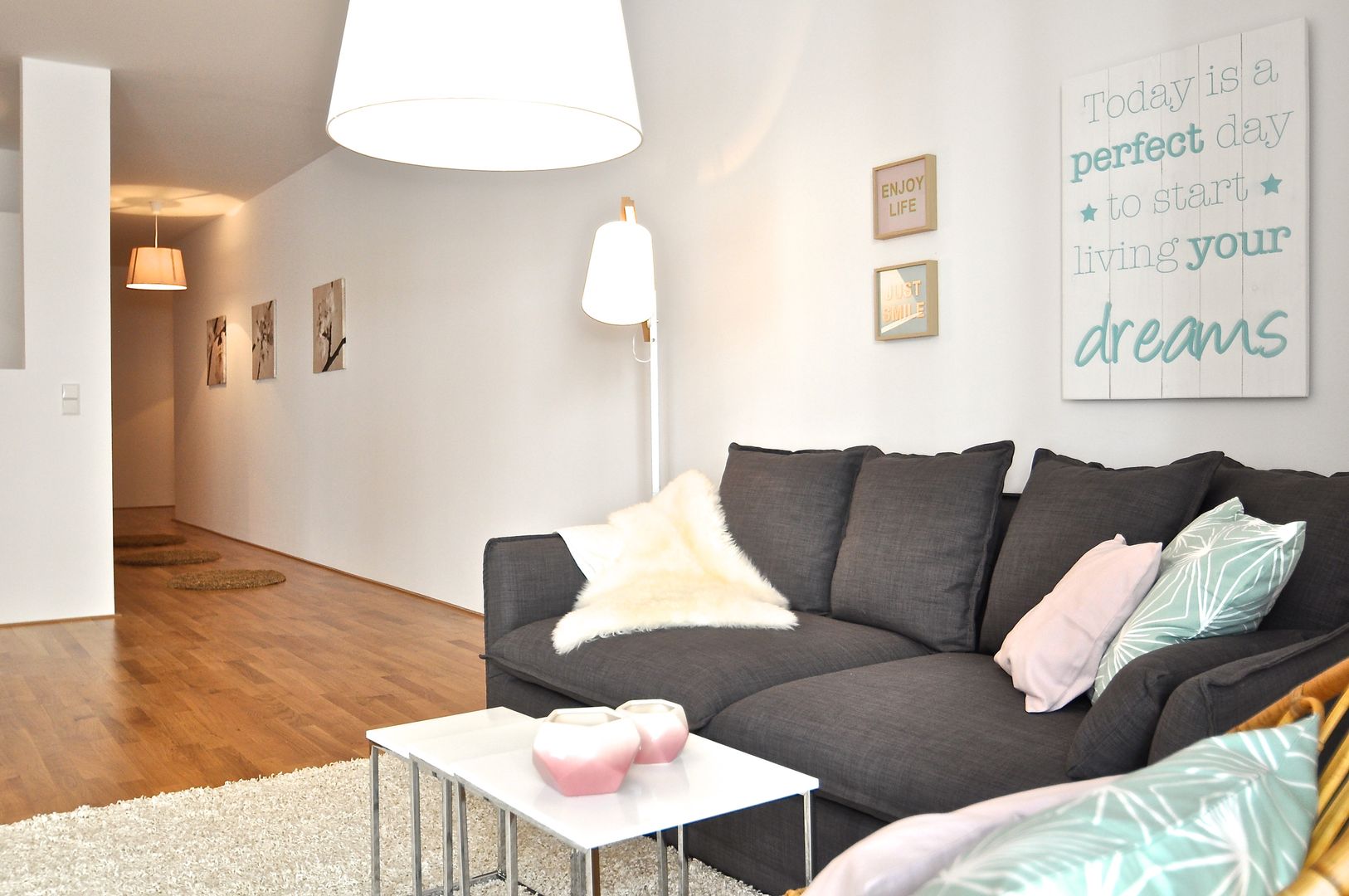 Cosy Home - Home Staging einer Mietwohnung, K. A. K. A. ห้องนั่งเล่น