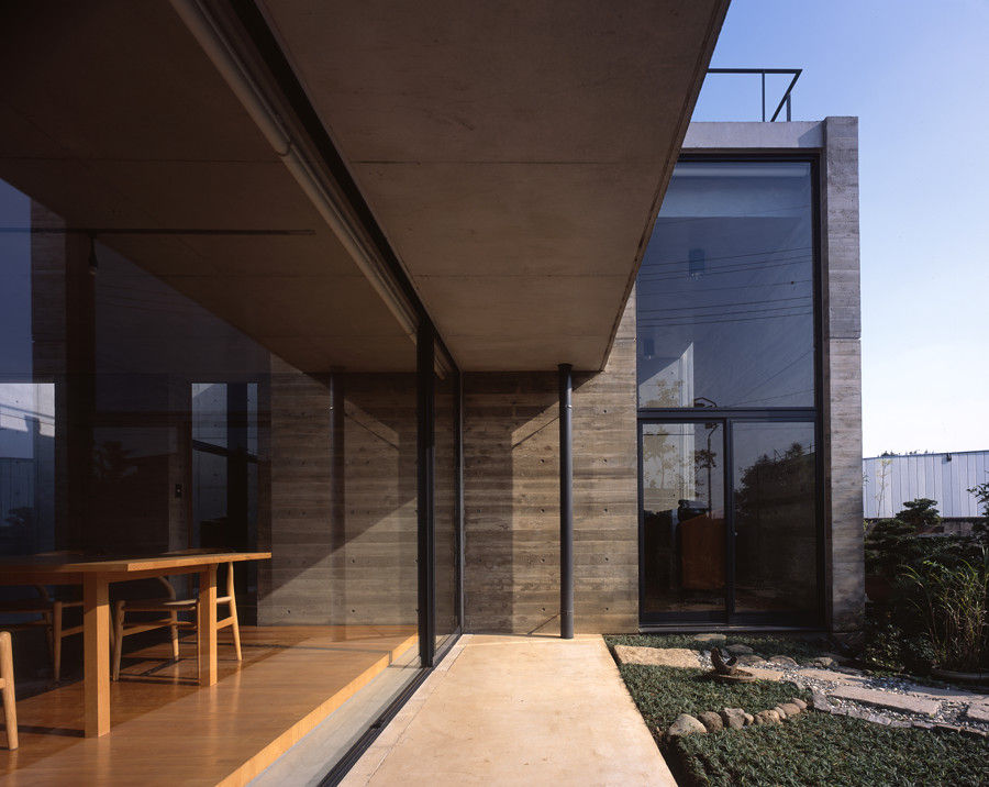 結城の家, SHSTT SHSTT Modern balcony, veranda & terrace Glass