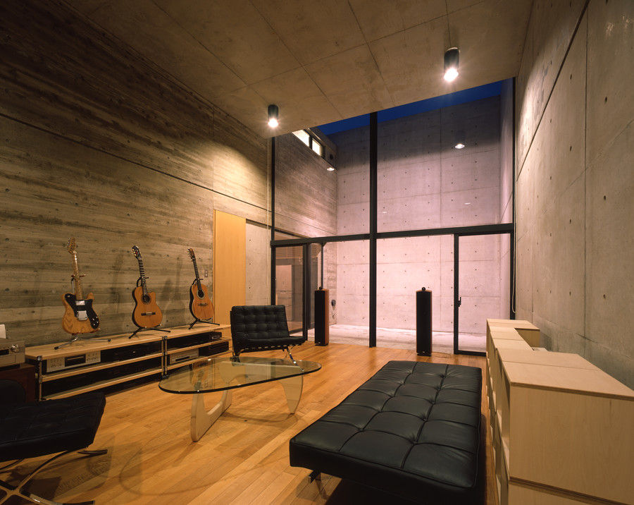 結城の家, SHSTT SHSTT Modern living room Concrete