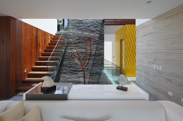 Casa P12, Martin Dulanto Martin Dulanto Ingresso, Corridoio & Scale in stile moderno
