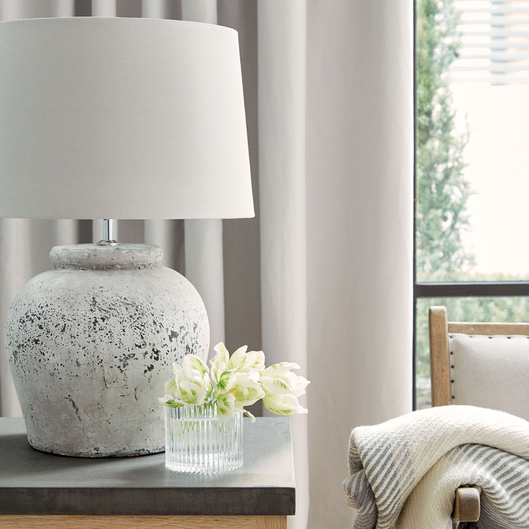 City Dwelling - Primavera Verano 2016, Laura Ashley Decoración Laura Ashley Decoración 인더스트리얼 거실 조명