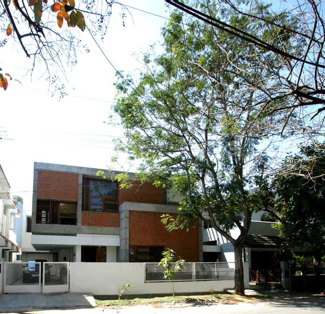 Sharma House, Kamat & Rozario Architecture Kamat & Rozario Architecture Casas de estilo minimalista