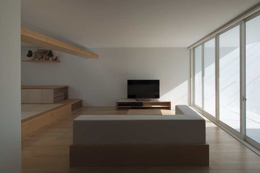 川口の白い家, SHSTT SHSTT Livings de estilo minimalista Madera Acabado en madera