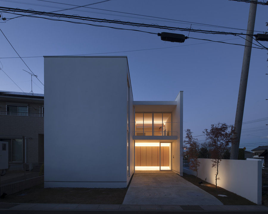 川口の白い家, SHSTT SHSTT Case in stile minimalista Vetro