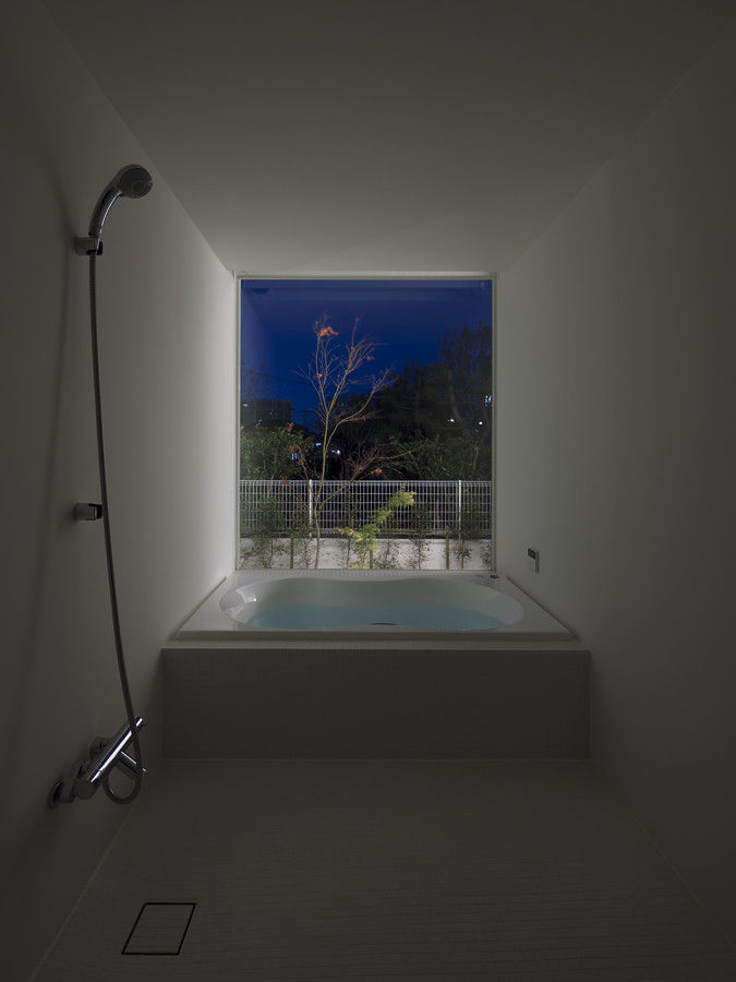 川口の白い家, SHSTT SHSTT Minimalist style bathroom Glass