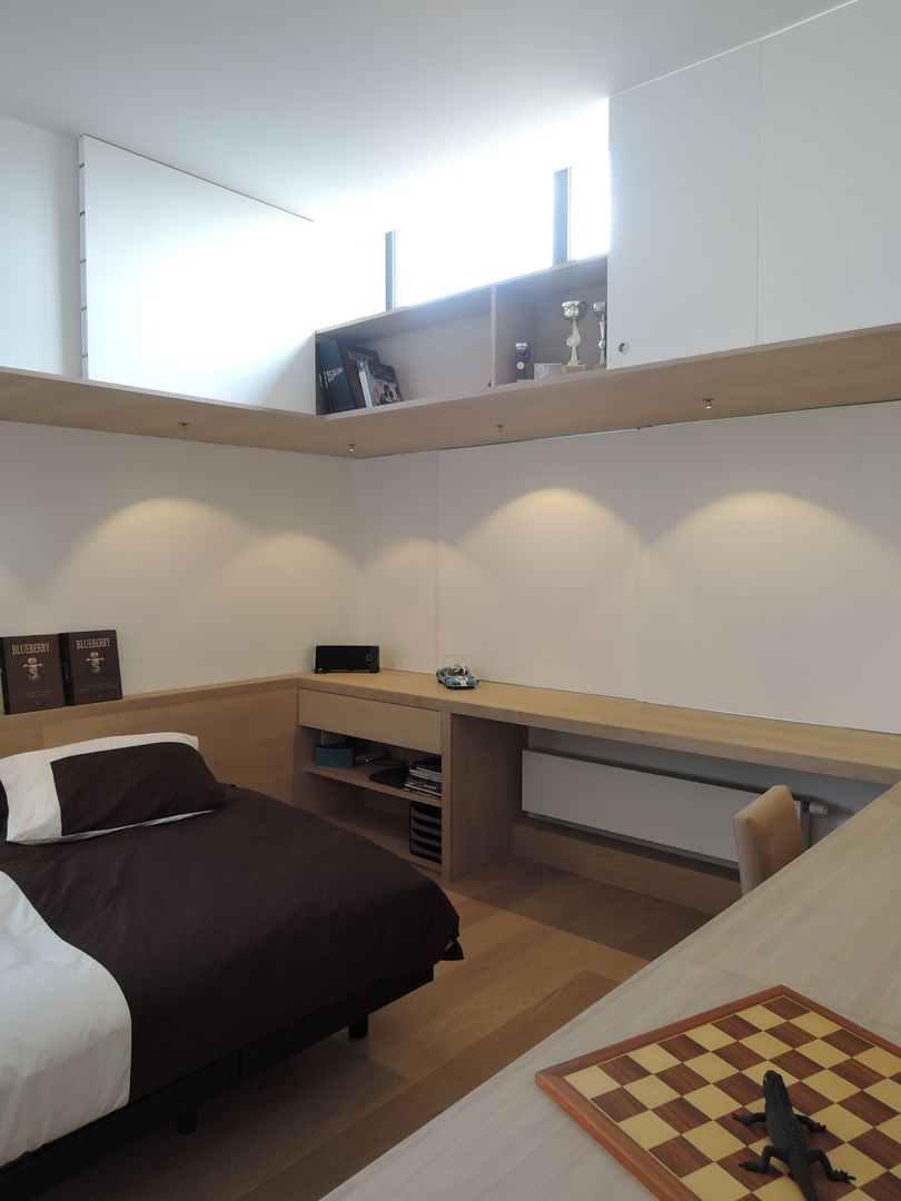 Maison moderniste à Bruxelles, ARTERRA ARTERRA Minimalist bedroom Solid Wood Multicolored