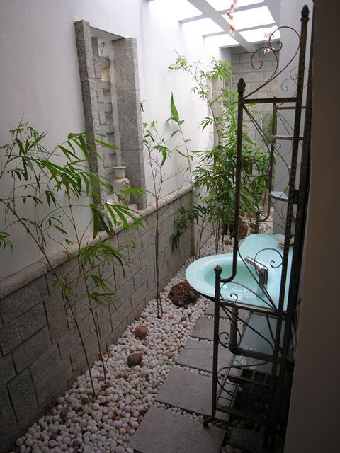 Stone Courtyard House, Ansari Architects Ansari Architects 모던스타일 정원