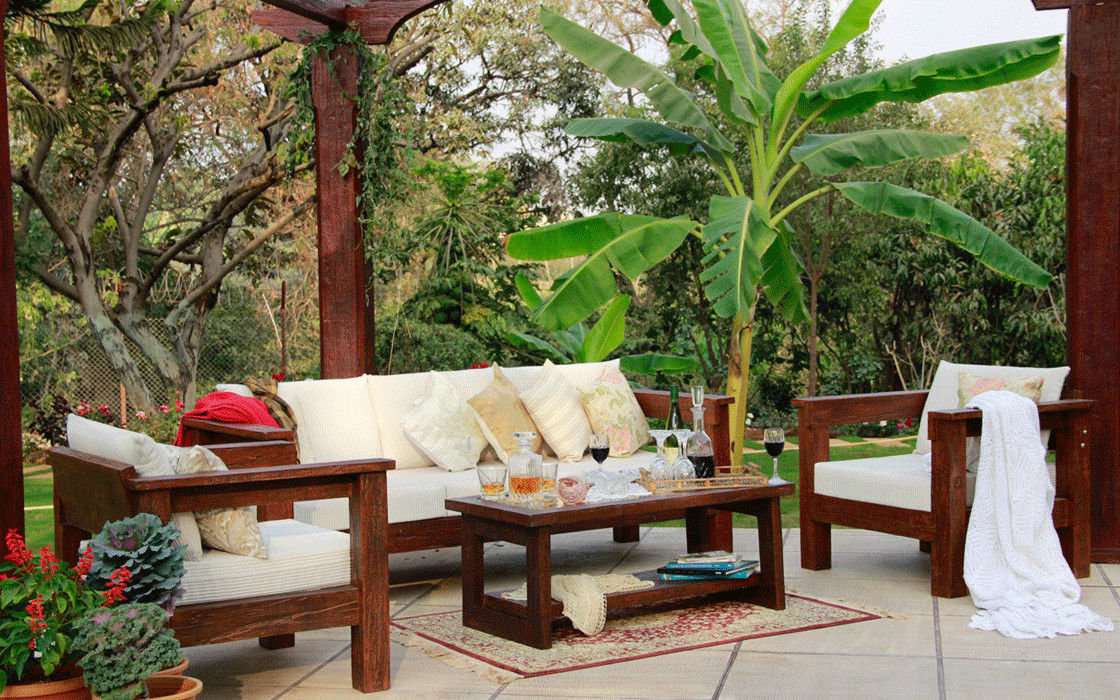 OUTDOOR LIVING homify Rustic style balcony, veranda & terrace Furniture