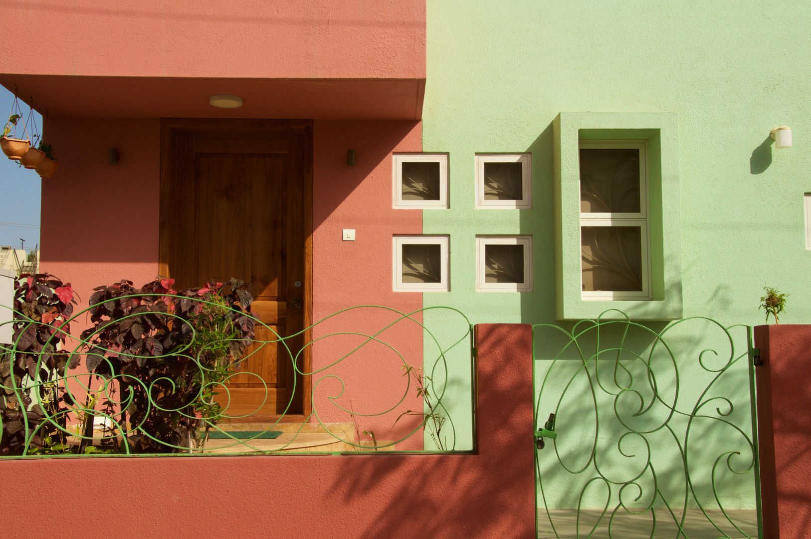 Bungalow in Bhuj, Design Kkarma (India) Design Kkarma (India) Casas de estilo ecléctico