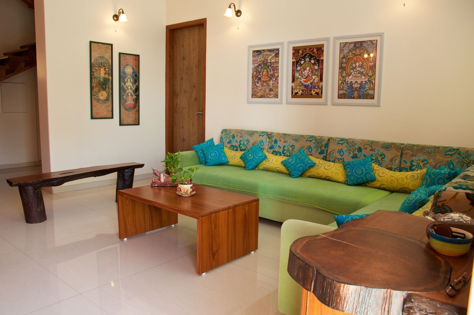 Bungalow in Bhuj, Design Kkarma (India) Design Kkarma (India) Eclectic style living room