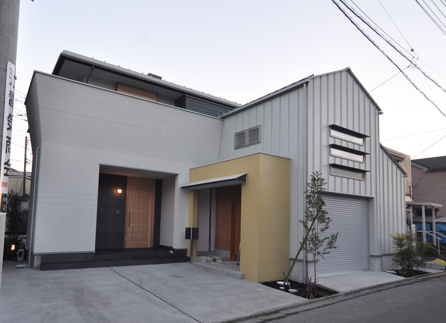 バスケットボールのできる家, （株）独楽蔵 KOMAGURA （株）独楽蔵 KOMAGURA Casas estilo moderno: ideas, arquitectura e imágenes