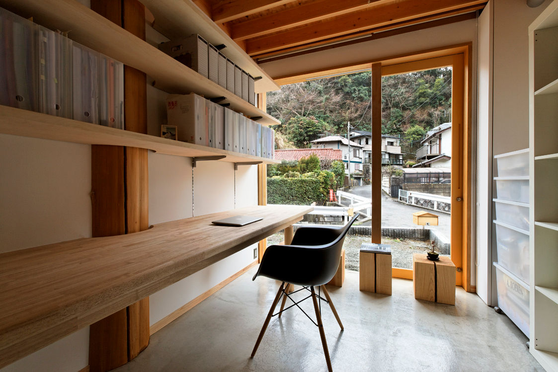 4-Column House, 大松俊紀アトリエ 大松俊紀アトリエ Estudios y oficinas minimalistas Madera Acabado en madera