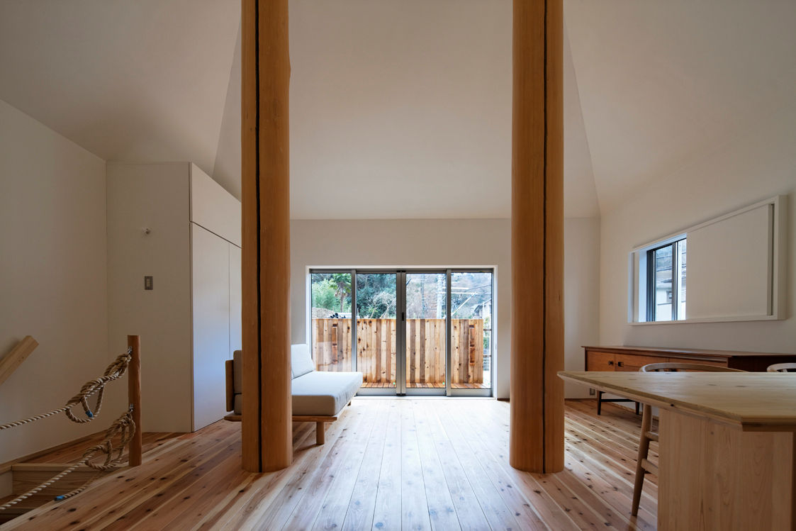 4-Column House, 大松俊紀アトリエ 大松俊紀アトリエ Minimalist living room Wood Wood effect