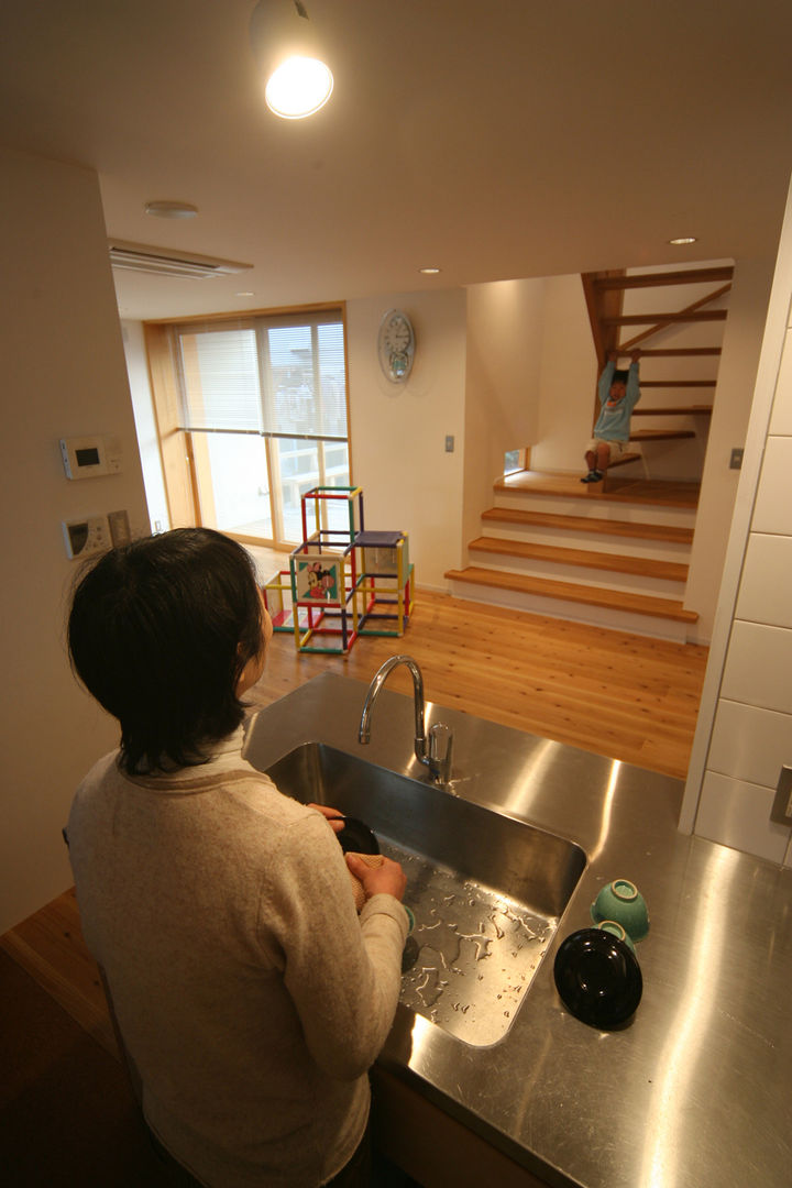 静岡の家 case003, 岩川アトリエ 岩川アトリエ Cozinhas modernas