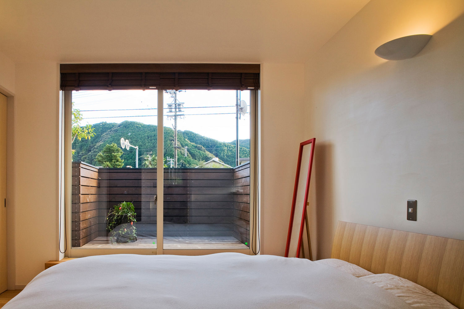 静岡の家 case0007, 岩川アトリエ 岩川アトリエ Modern style bedroom