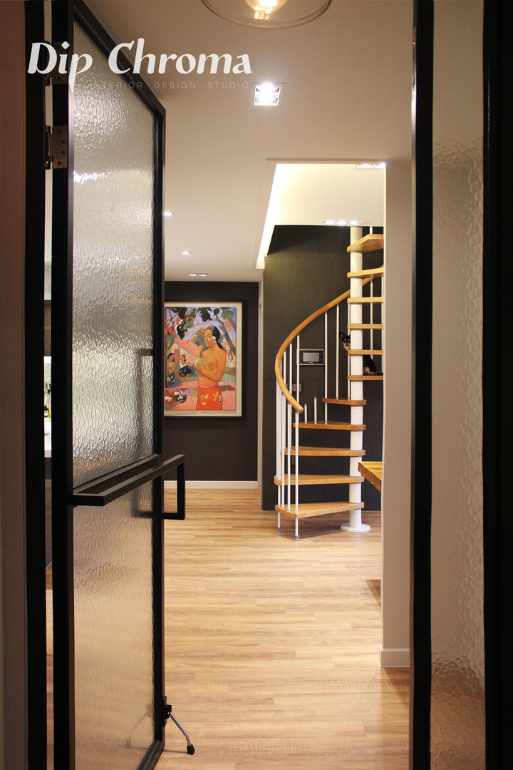 homify Modern Corridor, Hallway and Staircase