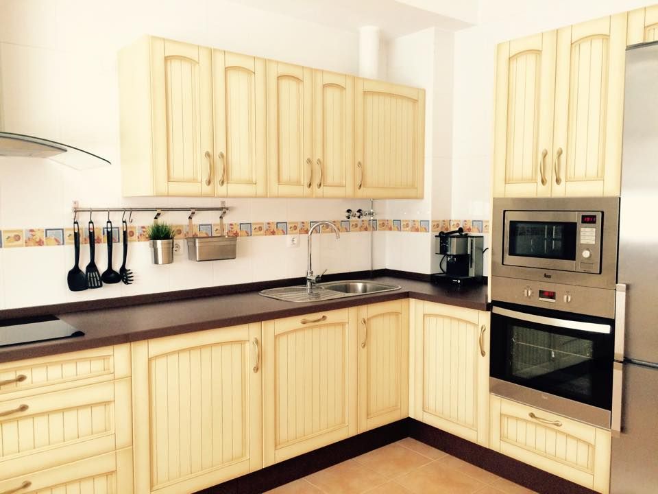 Cocina rústica de madera, Cocinas y Muebles Angulo Cocinas y Muebles Angulo Rustic style kitchen Wood Wood effect Storage