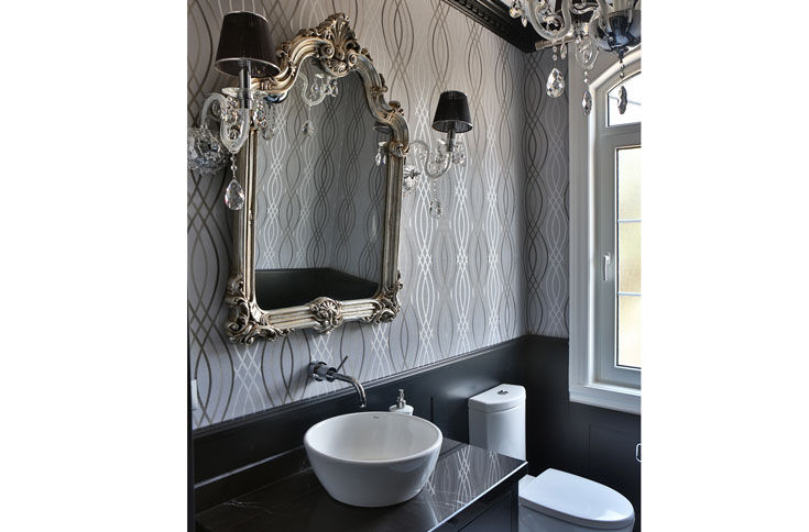 homify Classic style bathroom