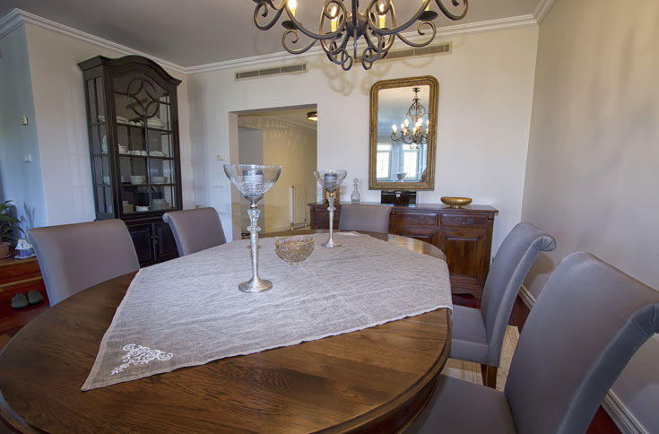 homify Classic style dining room