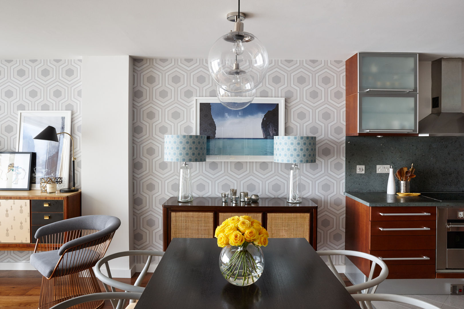 Gloucester Road Penthouse Bhavin Taylor Design Comedores de estilo moderno dining room,sideboard,table lamps,wallpaper,patterned wallpaper,dining table,dining chairs,art,grey,blue,wicker,ceiling lights