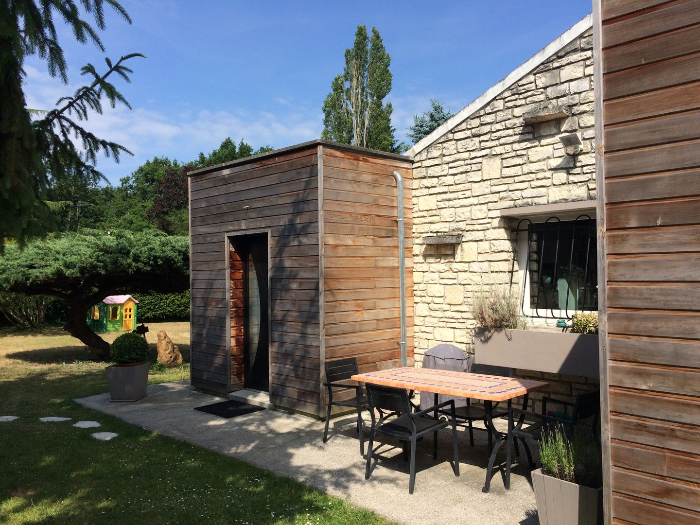 homify Casas estilo moderno: ideas, arquitectura e imágenes Madera Acabado en madera