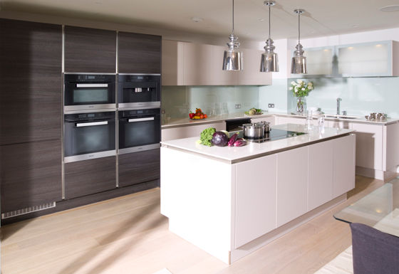 Urban Style Cashmere & Terra Oak homify Modern style kitchen