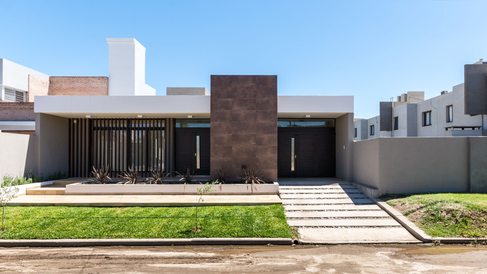 CASA B532, KARLEN + CLEMENTE ARQUITECTOS KARLEN + CLEMENTE ARQUITECTOS 모던스타일 주택 세라믹