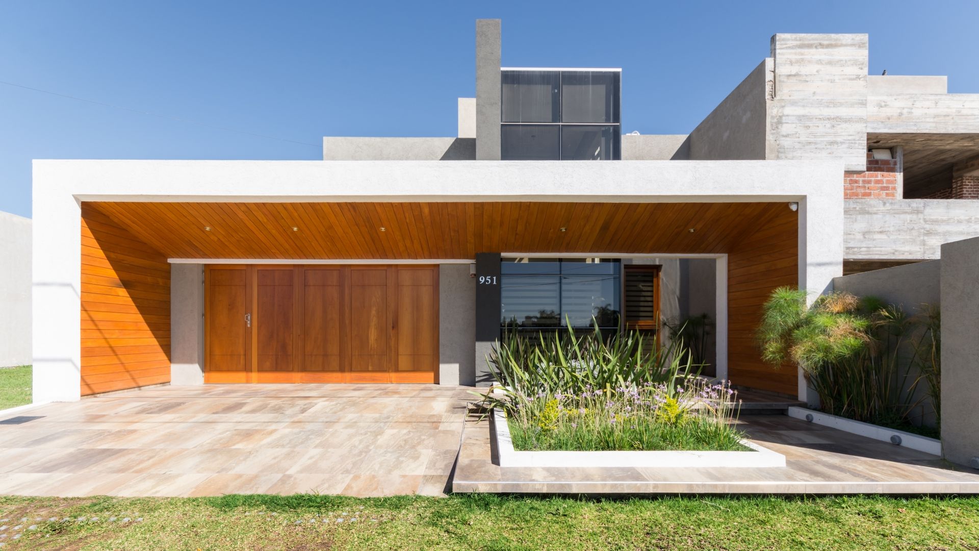 CASA MJ, KARLEN + CLEMENTE ARQUITECTOS KARLEN + CLEMENTE ARQUITECTOS Modern houses Wood Wood effect