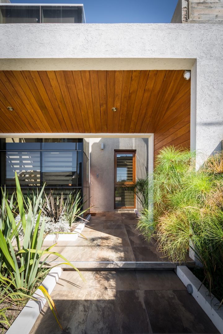 CASA MJ, KARLEN + CLEMENTE ARQUITECTOS KARLEN + CLEMENTE ARQUITECTOS منازل خشب Wood effect