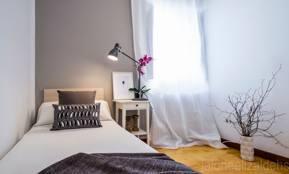 homify Camera da letto in stile scandinavo Accessori & Decorazioni