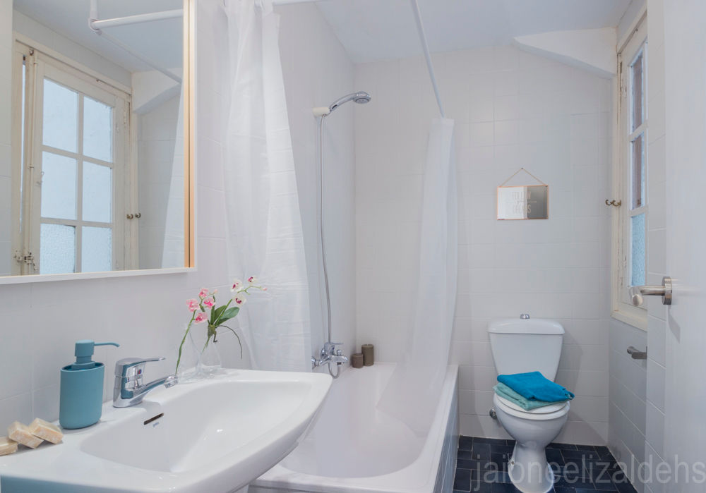 homify Skandinavische Badezimmer Dekoration