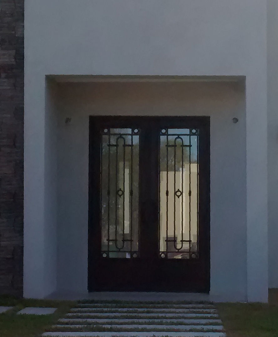 Puerta de entrada de hierro, DEL HIERRO DESIGN DEL HIERRO DESIGN Modern houses Iron/Steel
