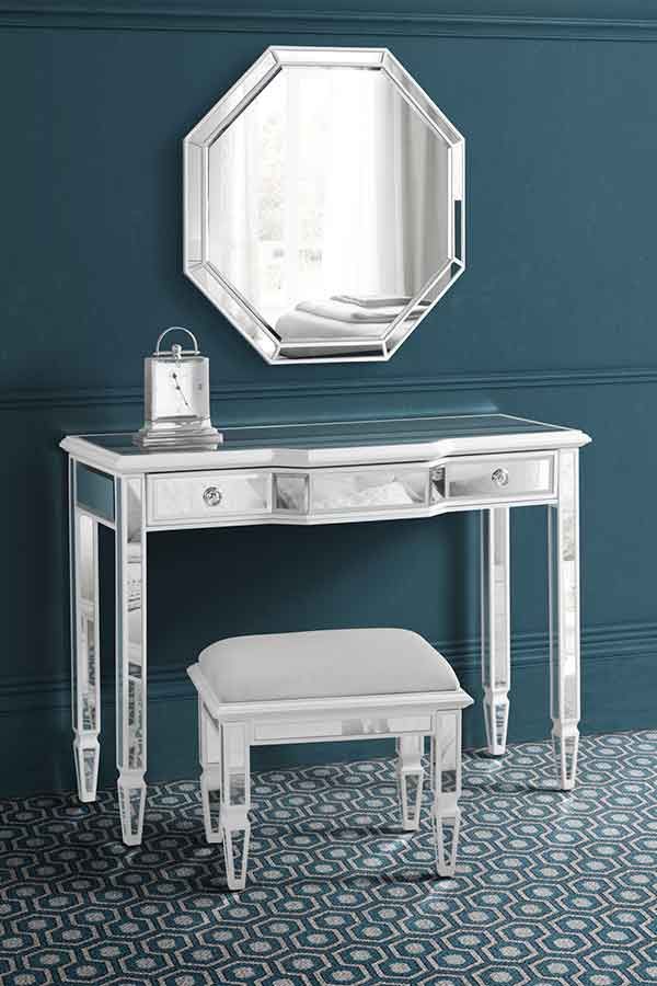 Leonore Dressing Table homify クラシカルスタイルの 寝室 ドレッサー