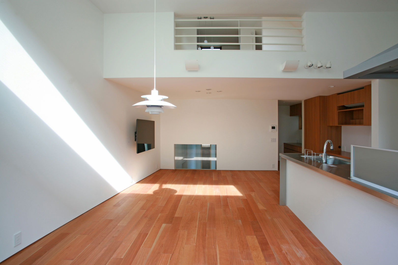 空と暮らす家（スキップフロア）, 設計事務所アーキプレイス 設計事務所アーキプレイス Sala da pranzo moderna