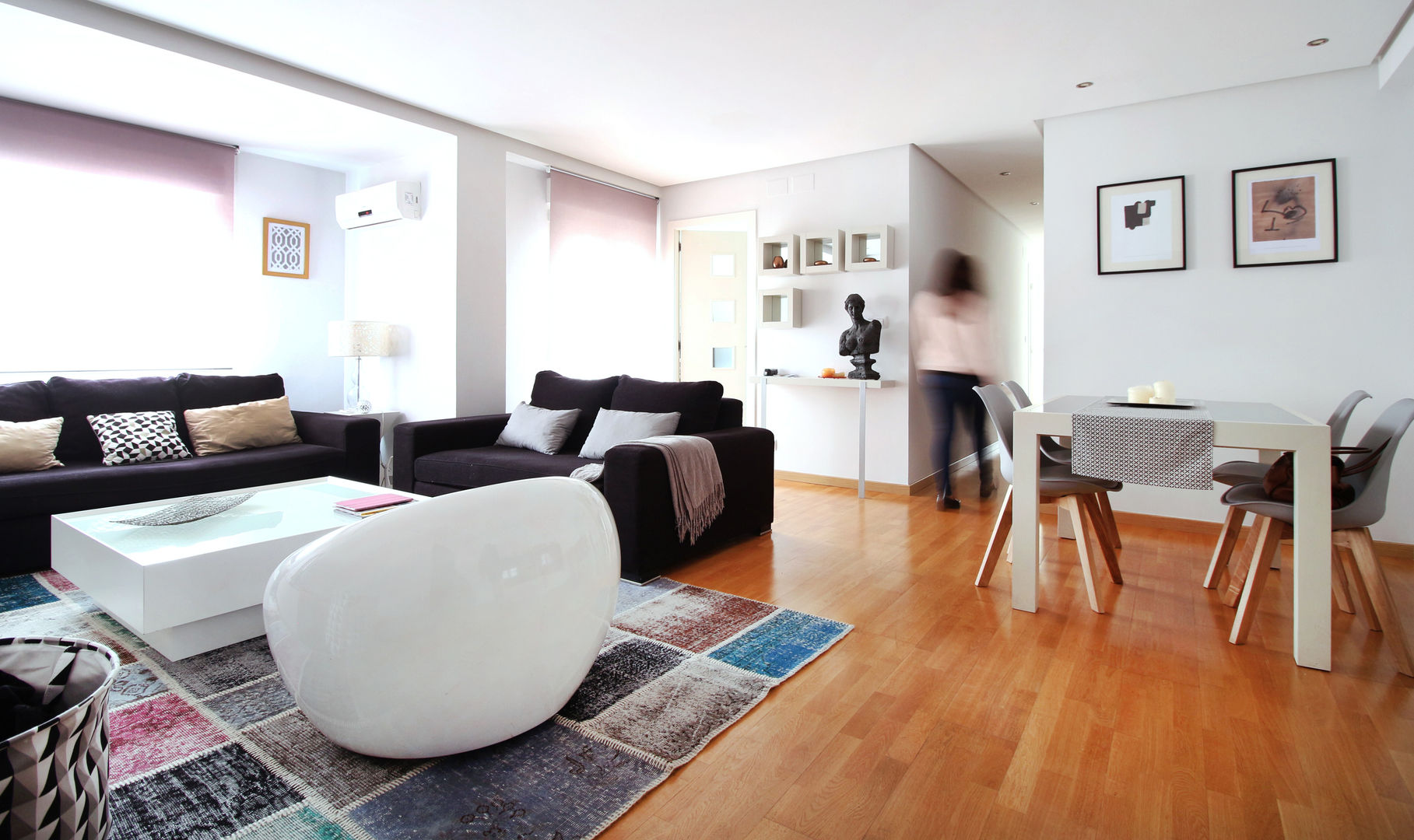 APARTAMENTO AR, EN VALENCIA., acertus acertus モダンデザインの リビング