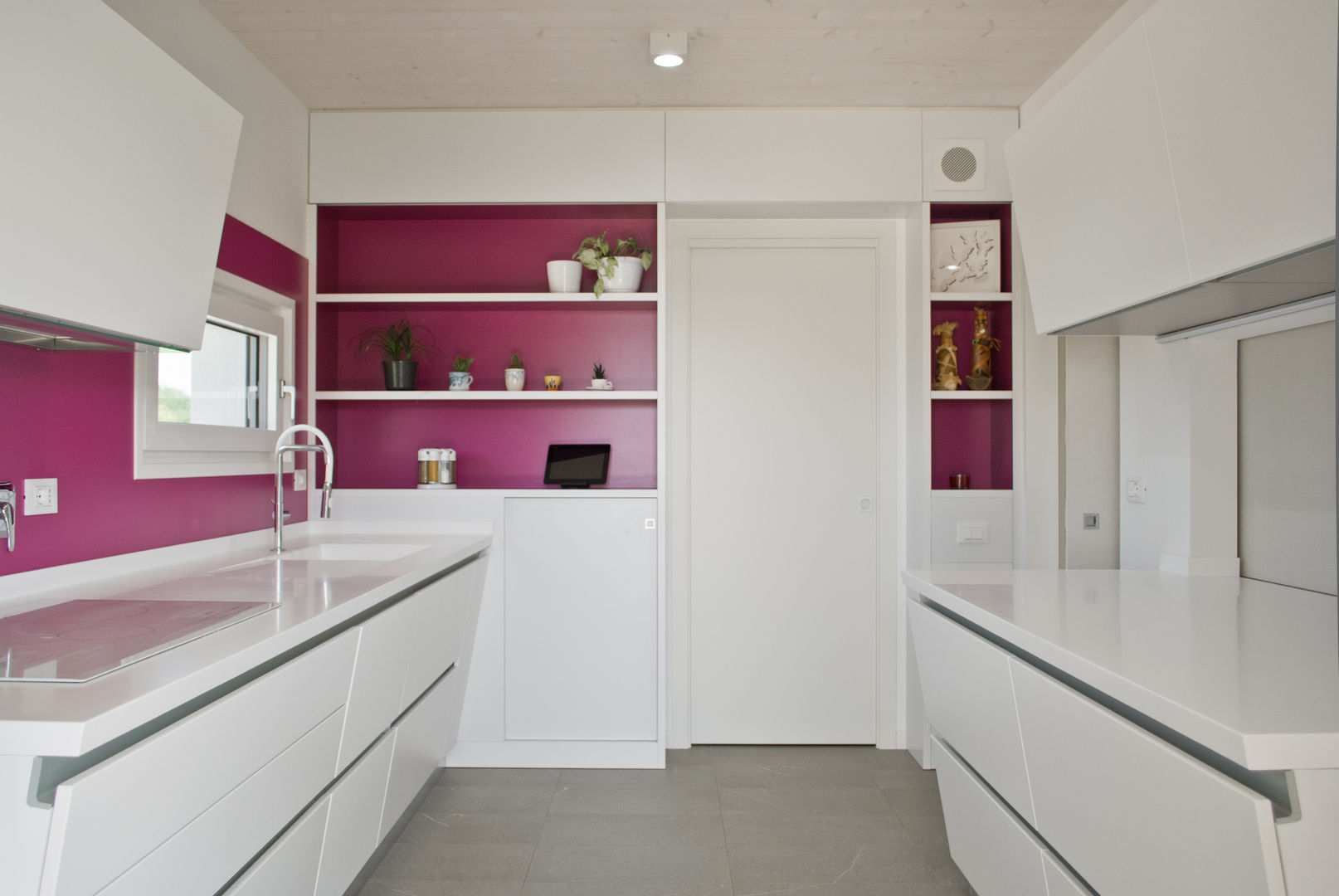 Interni Casa P+F, Margherita Mattiussi architetto Margherita Mattiussi architetto Modern kitchen Cabinets & shelves