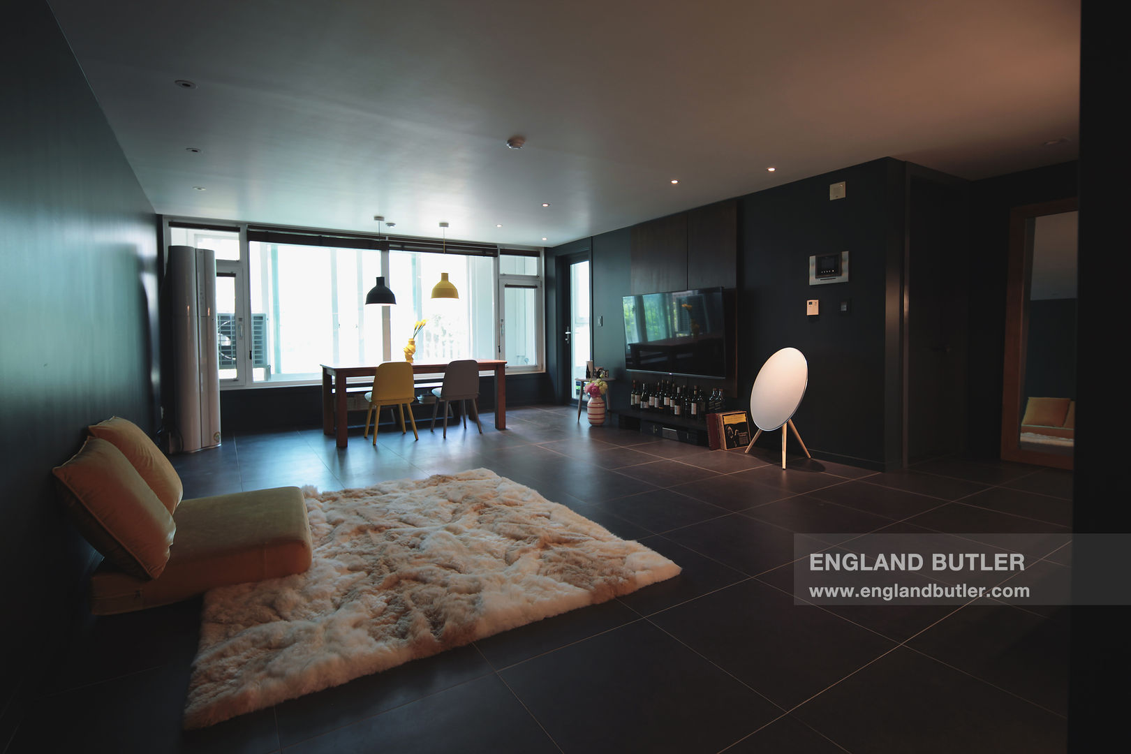 분당 K 하우스, 잉글랜드버틀러 잉글랜드버틀러 Modern living room Tiles